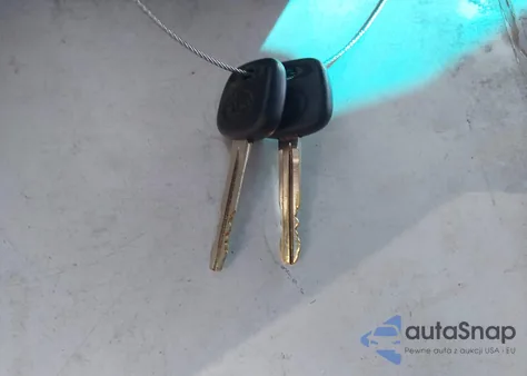 2000 Toyota Sienna Le/Xle z USA, uszkodzony, nr VIN 4T3ZF13C8YU215604